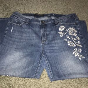 Women’s embroiderer Capris